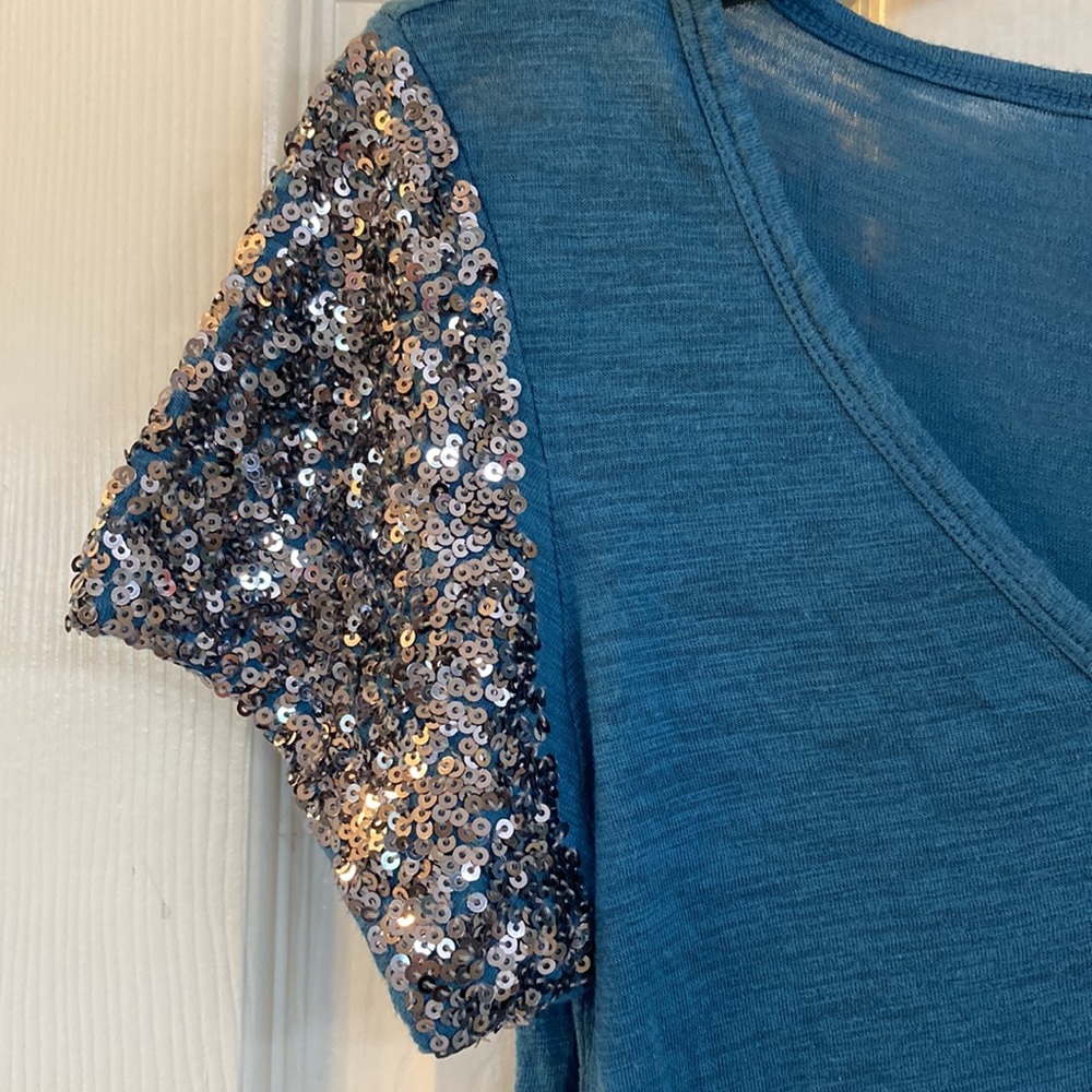 Aerie short sleeve v-neck aqua blue t-shirt sequins on arms SZ medium - Picture 2 of 11